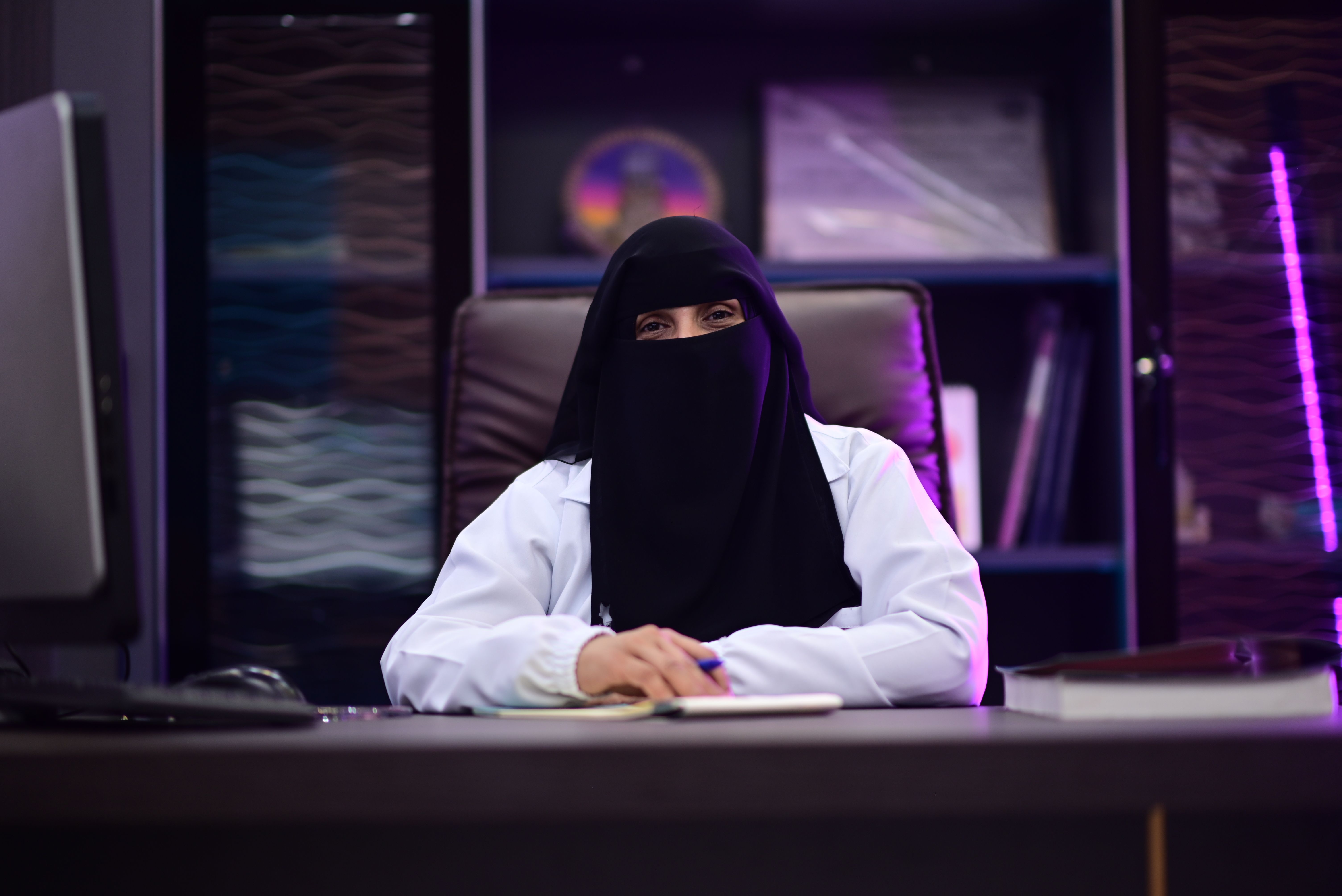 إحجز موعد مع الدكتور روضه عبده محمد المنصوب اخصائي  نساء وتوليد  عبر تطبيق ميداوي